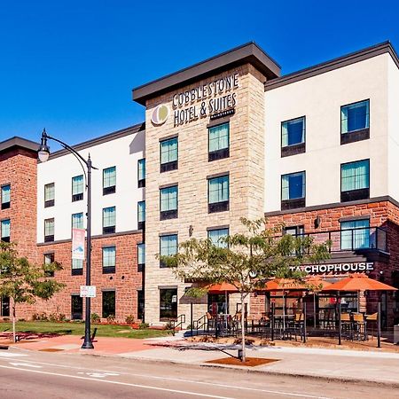 Cobblestone Hotel & Suites Superior Eksteriør bilde