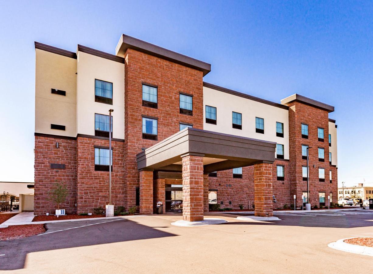 Cobblestone Hotel & Suites Superior Eksteriør bilde