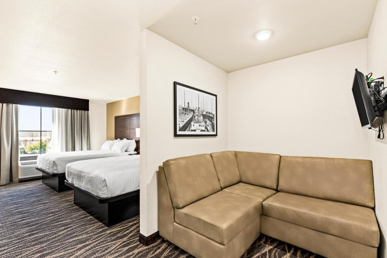 Cobblestone Hotel & Suites Superior Eksteriør bilde