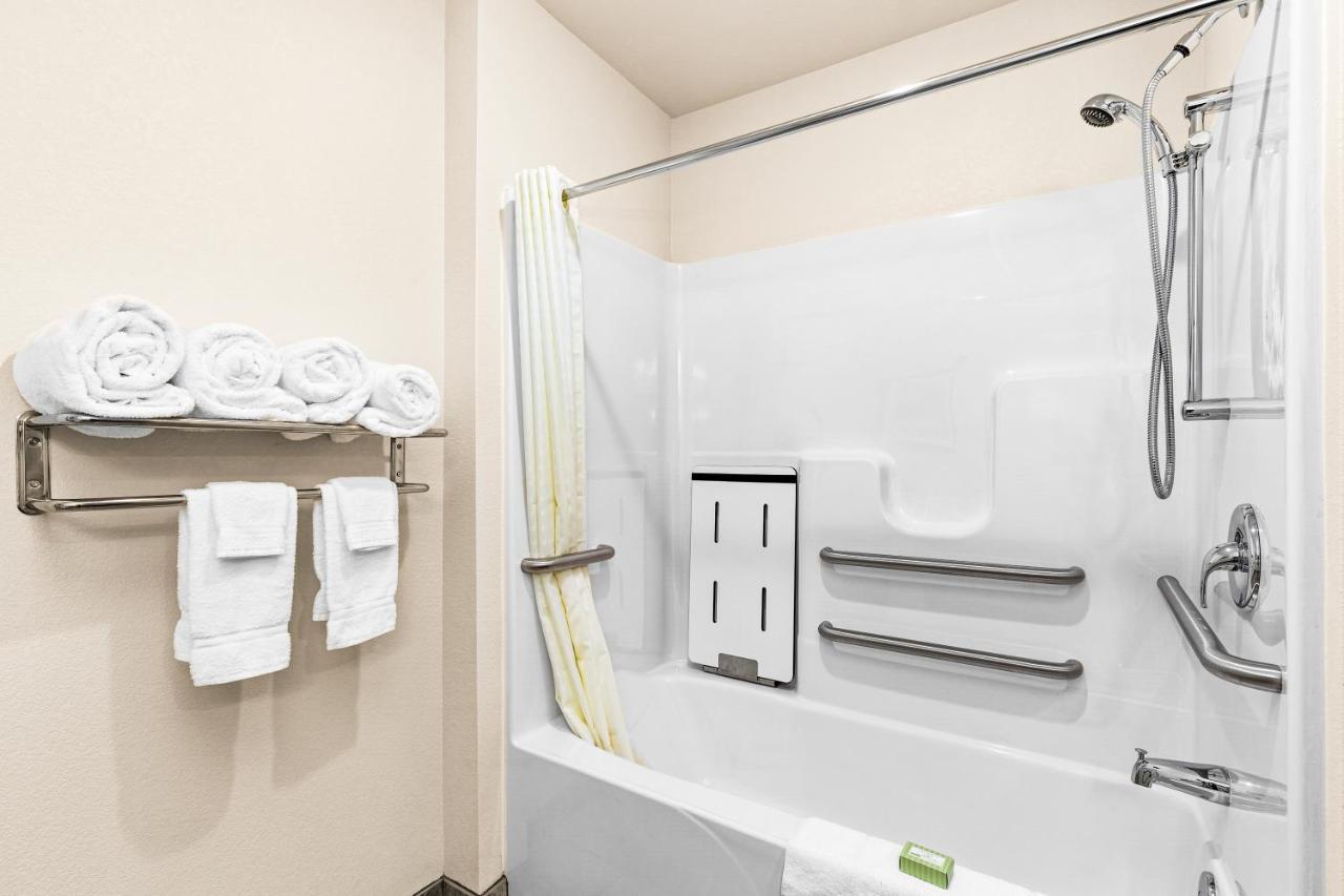 Cobblestone Hotel & Suites Superior Eksteriør bilde