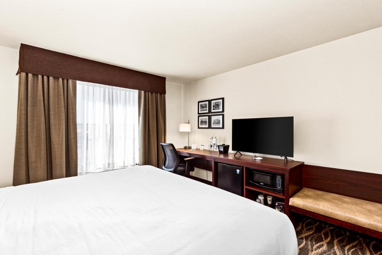 Cobblestone Hotel & Suites Superior Eksteriør bilde