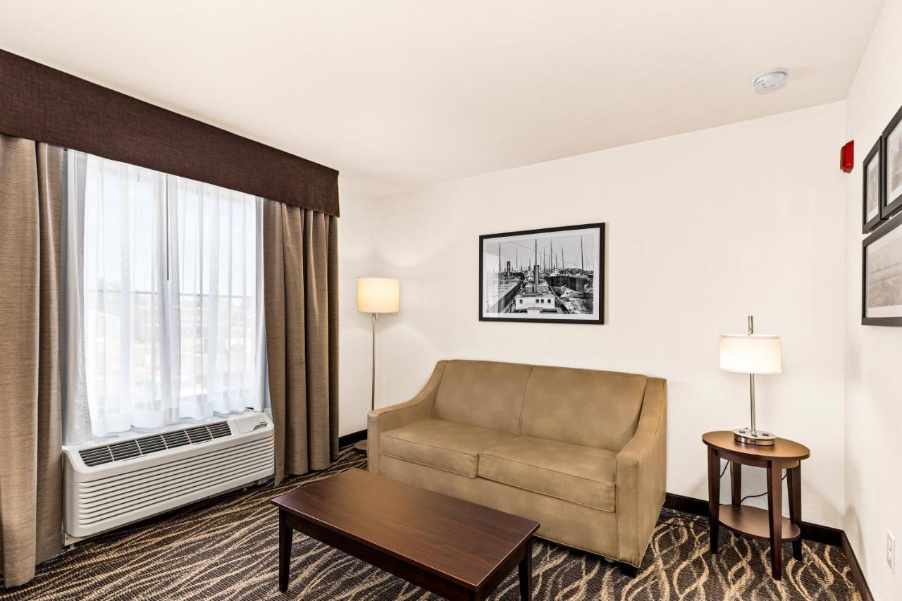 Cobblestone Hotel & Suites Superior Eksteriør bilde
