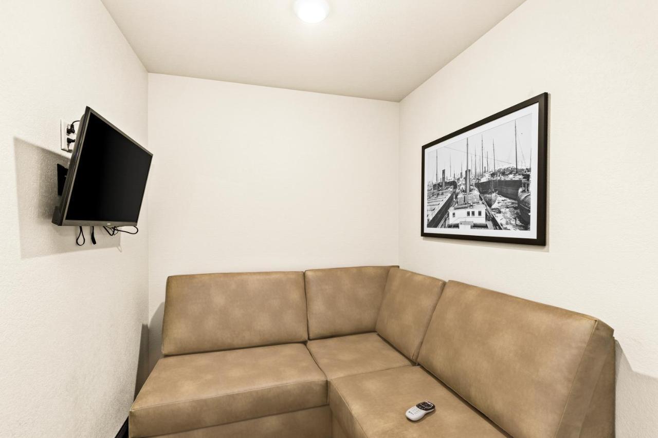 Cobblestone Hotel & Suites Superior Eksteriør bilde